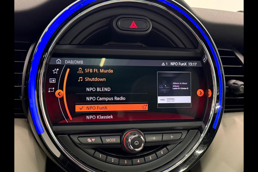 MINI 5-deurs 1.5 Cooper John Cooper Works Pakket Automaat Panoramadak Navigatie Camera Parkeersensoren Cruise Control Full Led Stoelverwarming Leder Climate Control Lichtmetalen velgen