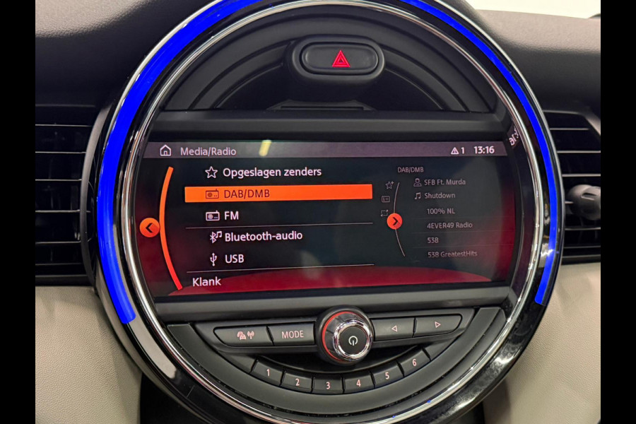MINI 5-deurs 1.5 Cooper John Cooper Works Pakket Automaat Panoramadak Navigatie Camera Parkeersensoren Cruise Control Full Led Stoelverwarming Leder Climate Control Lichtmetalen velgen