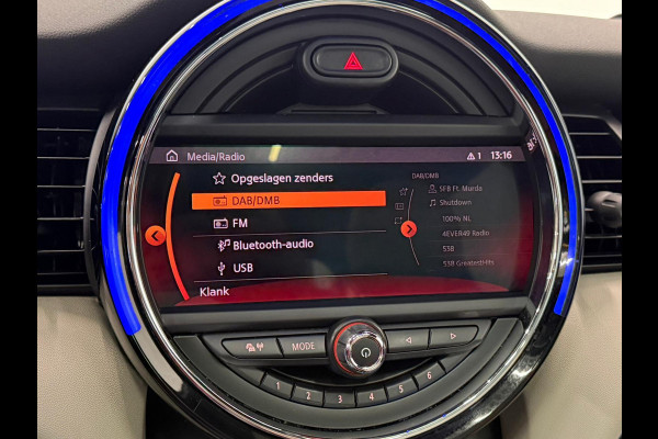 MINI 5-deurs 1.5 Cooper John Cooper Works Pakket Automaat Panoramadak Navigatie Camera Parkeersensoren Cruise Control Full Led Stoelverwarming Leder Climate Control Lichtmetalen velgen