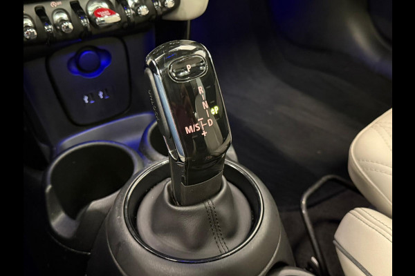 MINI 5-deurs 1.5 Cooper John Cooper Works Pakket Automaat Panoramadak Navigatie Camera Parkeersensoren Cruise Control Full Led Stoelverwarming Leder Climate Control Lichtmetalen velgen