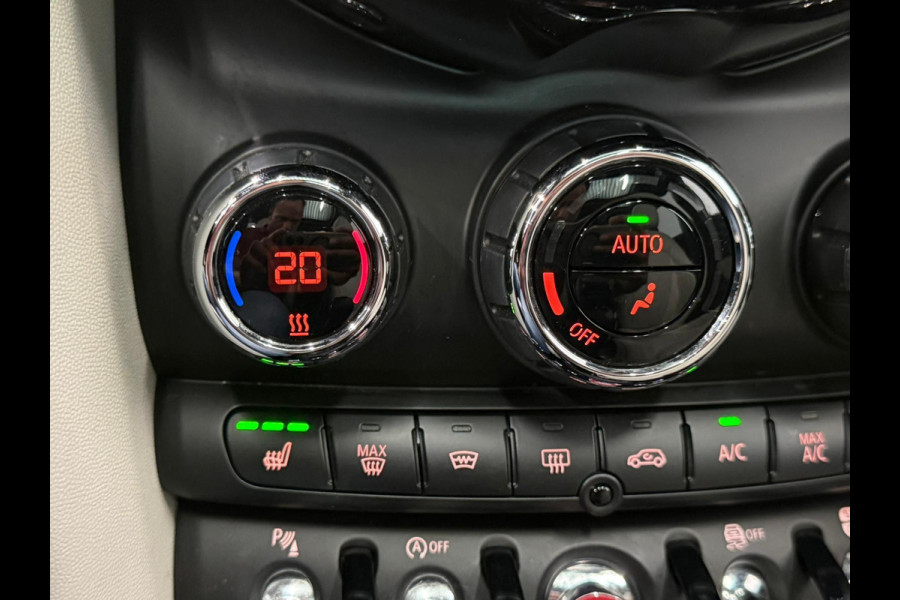 MINI 5-deurs 1.5 Cooper John Cooper Works Pakket Automaat Panoramadak Navigatie Camera Parkeersensoren Cruise Control Full Led Stoelverwarming Leder Climate Control Lichtmetalen velgen