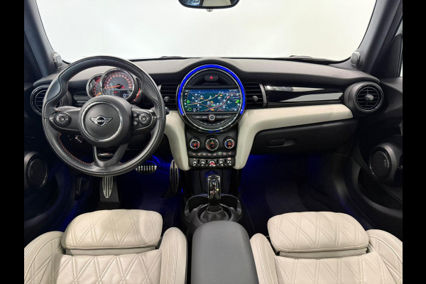 MINI 5-deurs 1.5 Cooper John Cooper Works Pakket Automaat Panoramadak Navigatie Camera Parkeersensoren Cruise Control Full Led Stoelverwarming Leder Climate Control Lichtmetalen velgen
