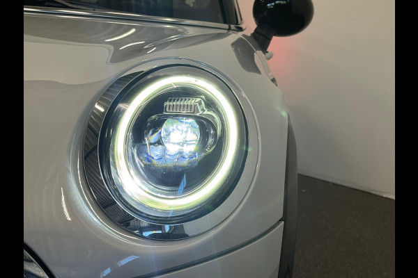 MINI 5-deurs 1.5 Cooper John Cooper Works Pakket Automaat Panoramadak Navigatie Camera Parkeersensoren Cruise Control Full Led Stoelverwarming Leder Climate Control Lichtmetalen velgen