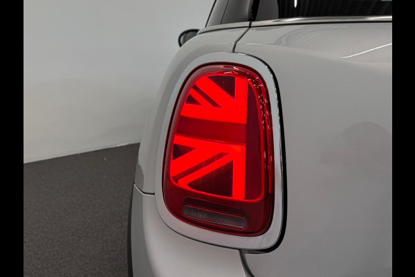 MINI 5-deurs 1.5 Cooper John Cooper Works Pakket Automaat Panoramadak Navigatie Camera Parkeersensoren Cruise Control Full Led Stoelverwarming Leder Climate Control Lichtmetalen velgen