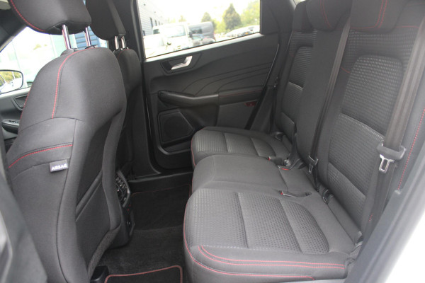 Ford Kuga 2.5 PHEV 225PK ST-LINE X | ELEKTRISCH WEGKLAPBARE TREKHAAK | NAVIGATIE | WINTER PACK: VOORRUIT/STUUR/STOEL VERWARMING | ACHTERBANK VERWARMING | DODEHOEKDETECTIE | CAMERA VOOR + ACHTER | KEYLESS ENTRY/START | RODE REMKLAUWEN | ADAPTIVE CRUISE CONTROL | DAB+ RADIO | APPLE CARPLAY/ANDROID AUTO | 19" LICHTMETALEN VELGEN | PARKEERSENSOREN VOOR + ACHTER | AUTOMATISCH INPARKEREN | ELEKTRISCH BEDIENBARE ACHTERKLEP |