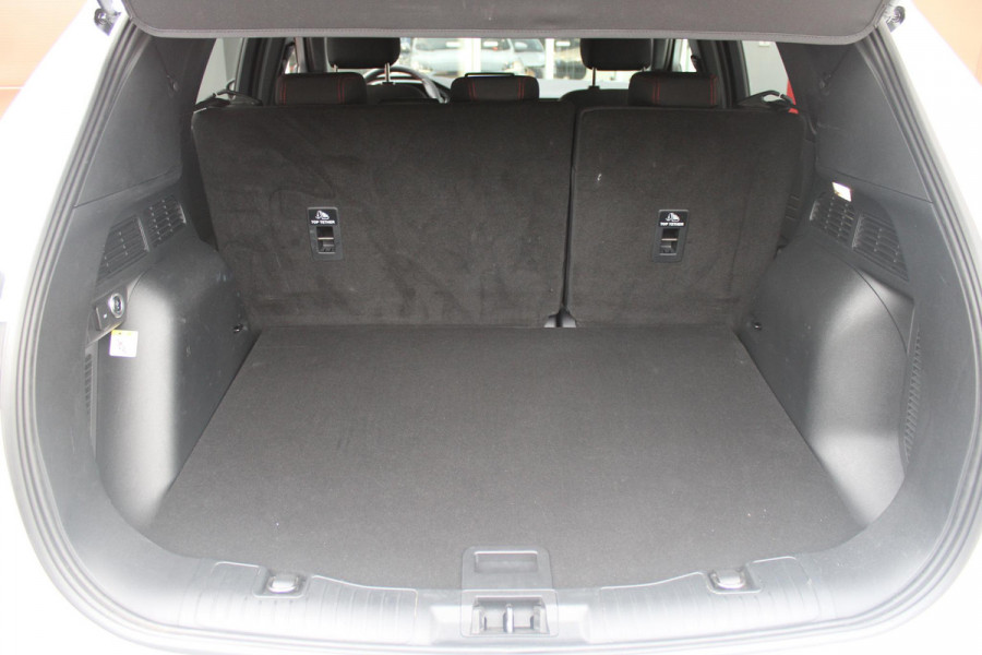 Ford Kuga 2.5 PHEV 225PK ST-LINE X | ELEKTRISCH WEGKLAPBARE TREKHAAK | NAVIGATIE | WINTER PACK: VOORRUIT/STUUR/STOEL VERWARMING | ACHTERBANK VERWARMING | DODEHOEKDETECTIE | CAMERA VOOR + ACHTER | KEYLESS ENTRY/START | RODE REMKLAUWEN | ADAPTIVE CRUISE CONTROL | DAB+ RADIO | APPLE CARPLAY/ANDROID AUTO | 19" LICHTMETALEN VELGEN | PARKEERSENSOREN VOOR + ACHTER | AUTOMATISCH INPARKEREN | ELEKTRISCH BEDIENBARE ACHTERKLEP |
