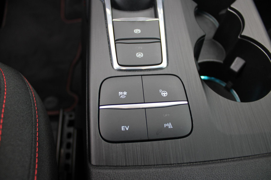 Ford Kuga 2.5 PHEV 225PK ST-LINE X | ELEKTRISCH WEGKLAPBARE TREKHAAK | NAVIGATIE | WINTER PACK: VOORRUIT/STUUR/STOEL VERWARMING | ACHTERBANK VERWARMING | DODEHOEKDETECTIE | CAMERA VOOR + ACHTER | KEYLESS ENTRY/START | RODE REMKLAUWEN | ADAPTIVE CRUISE CONTROL | DAB+ RADIO | APPLE CARPLAY/ANDROID AUTO | 19" LICHTMETALEN VELGEN | PARKEERSENSOREN VOOR + ACHTER | AUTOMATISCH INPARKEREN | ELEKTRISCH BEDIENBARE ACHTERKLEP |