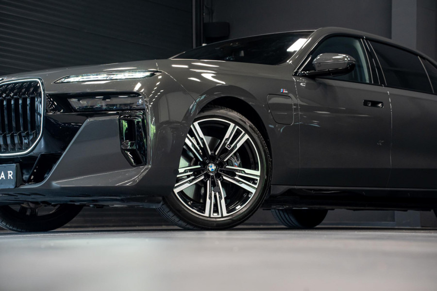 BMW 7 Serie 750e xDrive *M-Sport Pro / Panorama Sky Lounge / Bowers & Wilkins / Stoelventilatie & Massage / Head-Up Display*