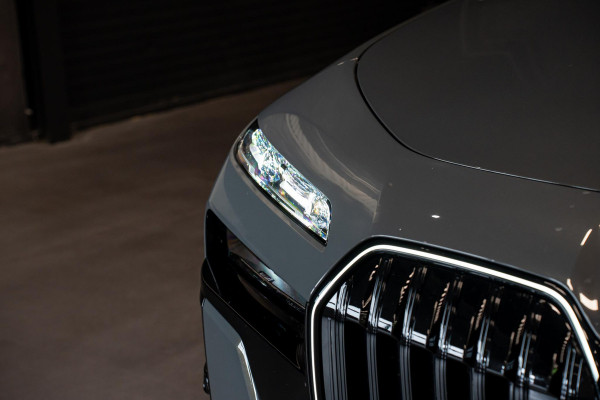 BMW 7 Serie 750e xDrive *M-Sport Pro / Panorama Sky Lounge / Bowers & Wilkins / Stoelventilatie & Massage / Head-Up Display*