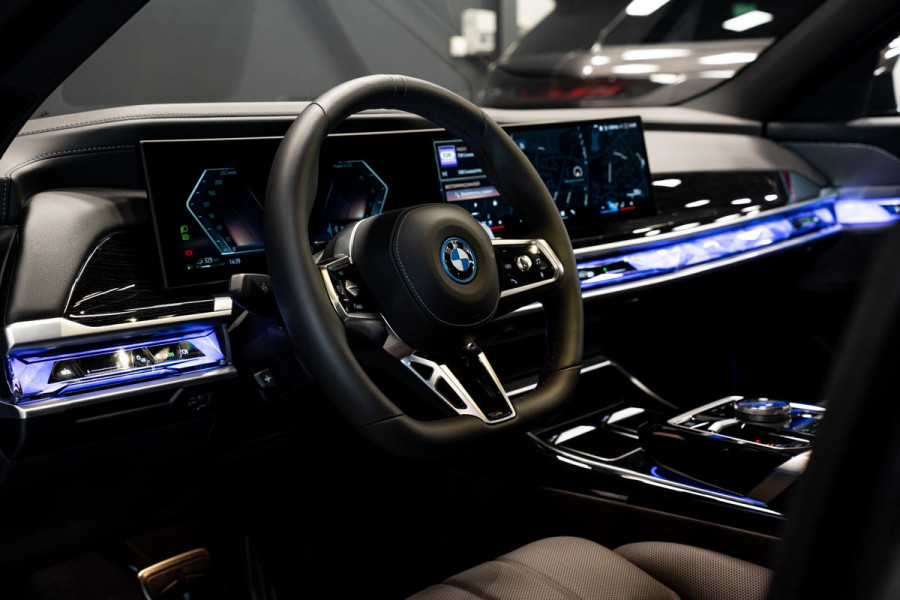 BMW 7 Serie 750e xDrive *M-Sport Pro / Panorama Sky Lounge / Bowers & Wilkins / Stoelventilatie & Massage / Head-Up Display*