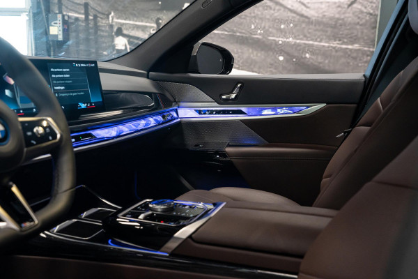 BMW 7 Serie 750e xDrive *M-Sport Pro / Panorama Sky Lounge / Bowers & Wilkins / Stoelventilatie & Massage / Head-Up Display*