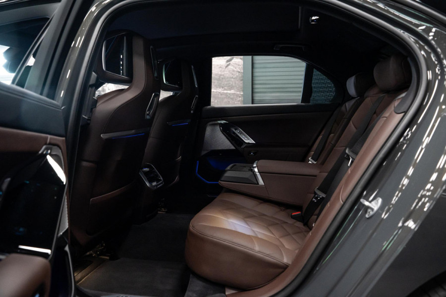 BMW 7 Serie 750e xDrive *M-Sport Pro / Panorama Sky Lounge / Bowers & Wilkins / Stoelventilatie & Massage / Head-Up Display*