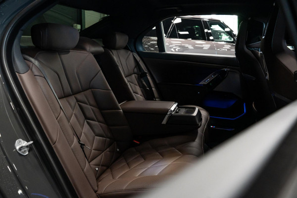 BMW 7 Serie 750e xDrive *M-Sport Pro / Panorama Sky Lounge / Bowers & Wilkins / Stoelventilatie & Massage / Head-Up Display*
