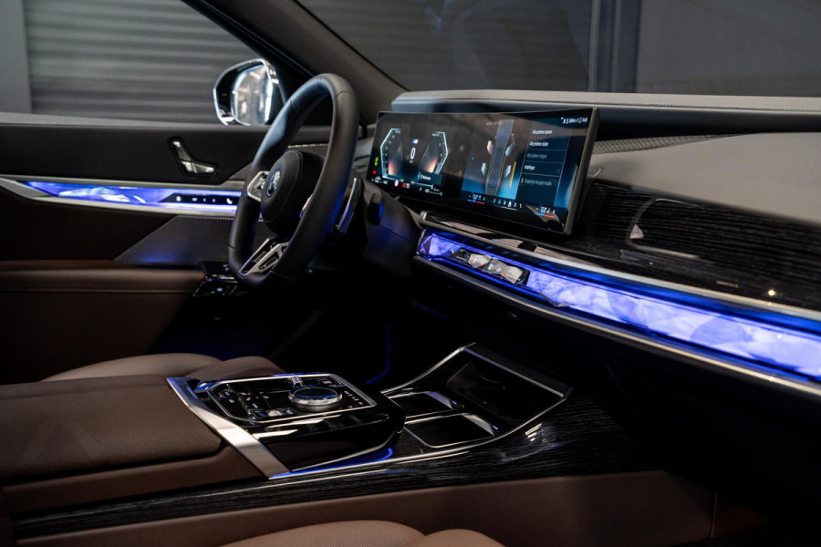 BMW 7 Serie 750e xDrive *M-Sport Pro / Panorama Sky Lounge / Bowers & Wilkins / Stoelventilatie & Massage / Head-Up Display*