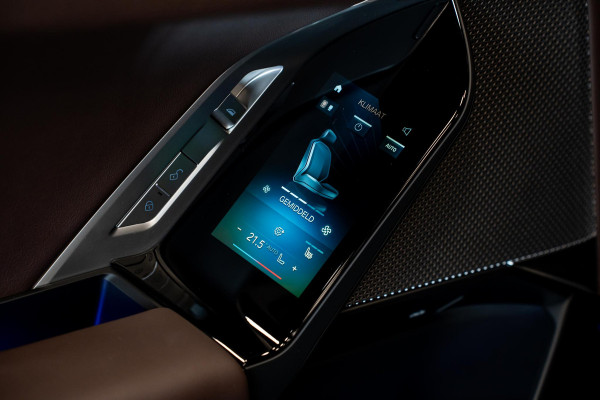 BMW 7 Serie 750e xDrive *M-Sport Pro / Panorama Sky Lounge / Bowers & Wilkins / Stoelventilatie & Massage / Head-Up Display*