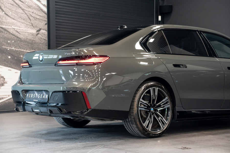 BMW 7 Serie 750e xDrive *M-Sport Pro / Panorama Sky Lounge / Bowers & Wilkins / Stoelventilatie & Massage / Head-Up Display*