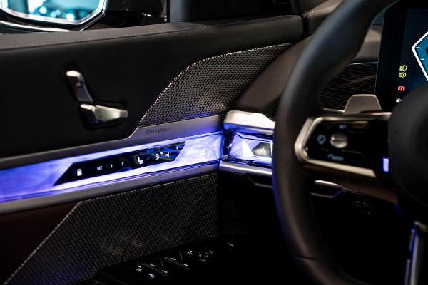BMW 7 Serie 750e xDrive *M-Sport Pro / Panorama Sky Lounge / Bowers & Wilkins / Stoelventilatie & Massage / Head-Up Display*