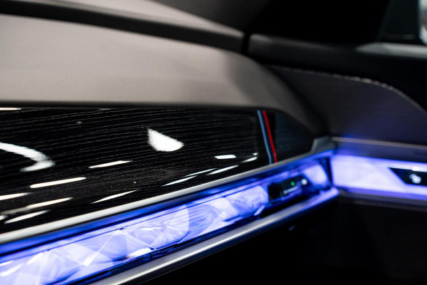 BMW 7 Serie 750e xDrive *M-Sport Pro / Panorama Sky Lounge / Bowers & Wilkins / Stoelventilatie & Massage / Head-Up Display*
