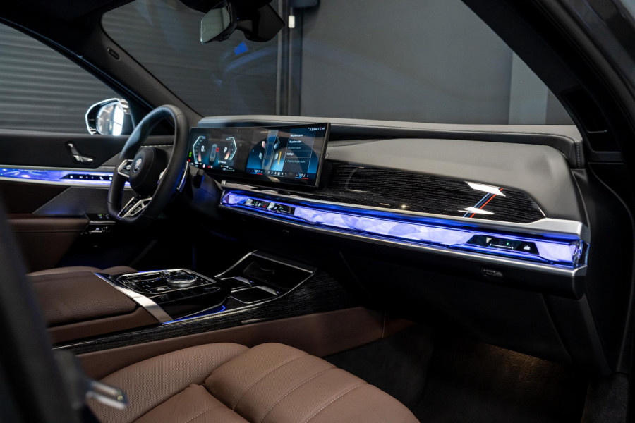 BMW 7 Serie 750e xDrive *M-Sport Pro / Panorama Sky Lounge / Bowers & Wilkins / Stoelventilatie & Massage / Head-Up Display*