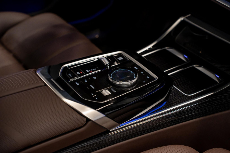 BMW 7 Serie 750e xDrive *M-Sport Pro / Panorama Sky Lounge / Bowers & Wilkins / Stoelventilatie & Massage / Head-Up Display*
