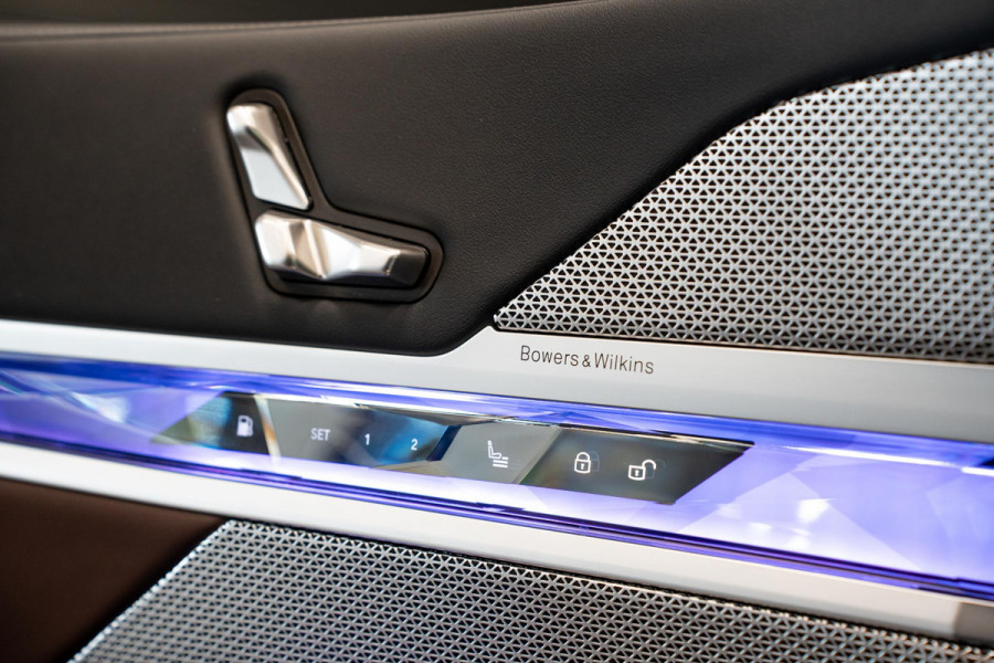 BMW 7 Serie 750e xDrive *M-Sport Pro / Panorama Sky Lounge / Bowers & Wilkins / Stoelventilatie & Massage / Head-Up Display*