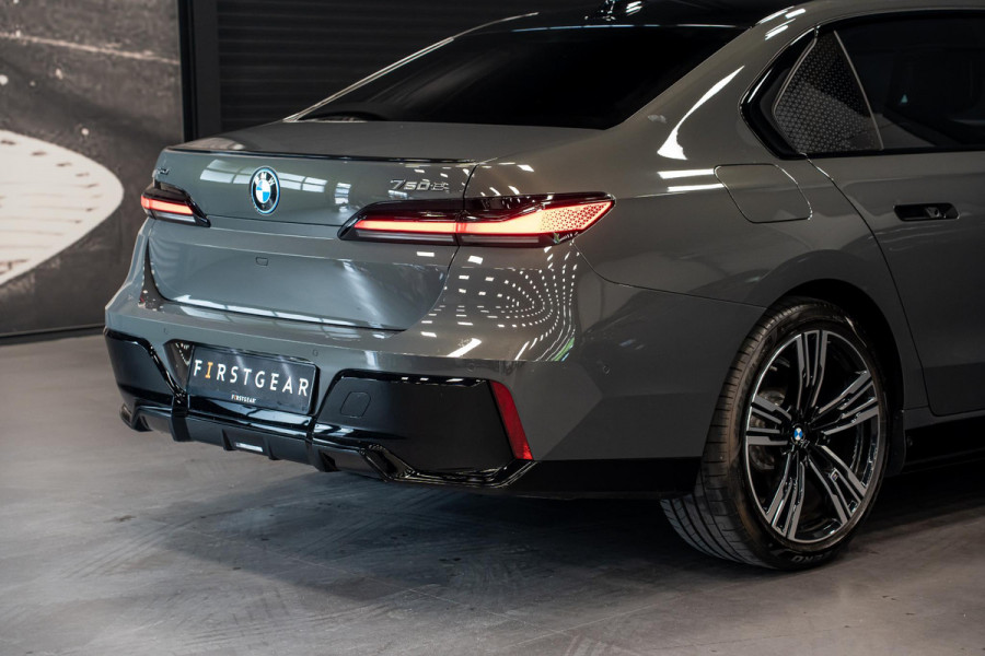 BMW 7 Serie 750e xDrive *M-Sport Pro / Panorama Sky Lounge / Bowers & Wilkins / Stoelventilatie & Massage / Head-Up Display*