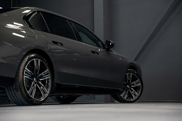 BMW 7 Serie 750e xDrive *M-Sport Pro / Panorama Sky Lounge / Bowers & Wilkins / Stoelventilatie & Massage / Head-Up Display*