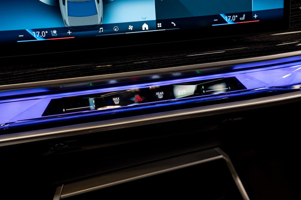 BMW 7 Serie 750e xDrive *M-Sport Pro / Panorama Sky Lounge / Bowers & Wilkins / Stoelventilatie & Massage / Head-Up Display*