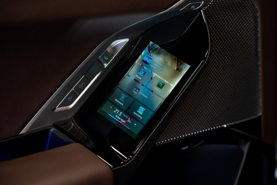 BMW 7 Serie 750e xDrive *M-Sport Pro / Panorama Sky Lounge / Bowers & Wilkins / Stoelventilatie & Massage / Head-Up Display*