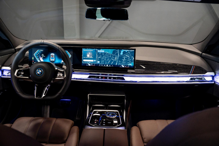 BMW 7 Serie 750e xDrive *M-Sport Pro / Panorama Sky Lounge / Bowers & Wilkins / Stoelventilatie & Massage / Head-Up Display*