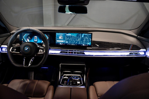 BMW 7 Serie 750e xDrive *M-Sport Pro / Panorama Sky Lounge / Bowers & Wilkins / Stoelventilatie & Massage / Head-Up Display*