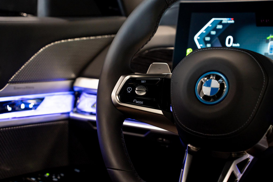 BMW 7 Serie 750e xDrive *M-Sport Pro / Panorama Sky Lounge / Bowers & Wilkins / Stoelventilatie & Massage / Head-Up Display*