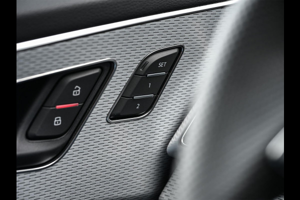 Audi Q8 55 TFSI e quattro Pro Line S | Panoramadak | 360 Camera | B&O | Head-up | Achterasbesturing | Luchtvering | Ambiance interieur | Soft close | Trekhaak | Stuurwiel verwarmd |