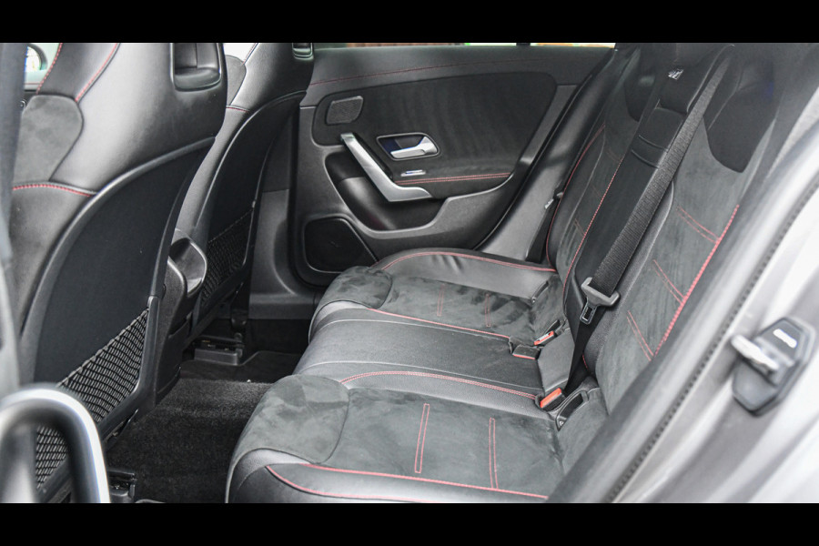 Mercedes-Benz CLA-Klasse 180 AMG-Line, Pano, Memory, 360, Ambient, Keyless!