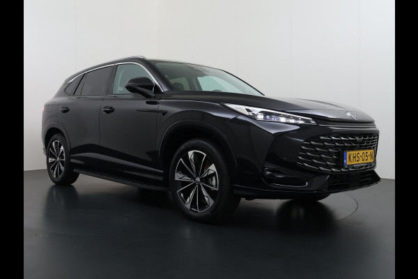 MG HS 1.5 Luxury PHEV VAN: 39.900,- VOOR: 33.330,- UW WKVOORDEEL: 6.470,- | PLUG-IN HYBRIDE | 272 PK | NIEUWE AUTO | >1.000 KM TOTAAL BEREIK | 1E REGISTRATIE 03-2026 | 360° CAMERA | ELEKTRISCHE ACHTERKLEP | 7 JAAR MG GARANTIE T/M 2033 | APPLE CARPLAY | ANDROID AUTO | STOELVERWARMING | FULL LED | ELEKTRISCHE STOELEN