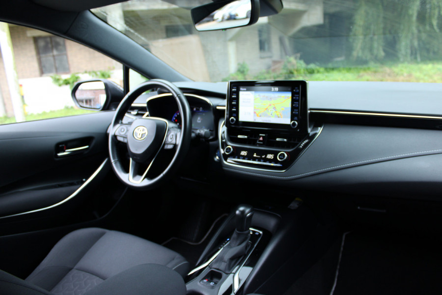 Toyota Corolla 1.8 HYBRID AUT. DYNAMIC NAVI/CAMERA/CARPLAY