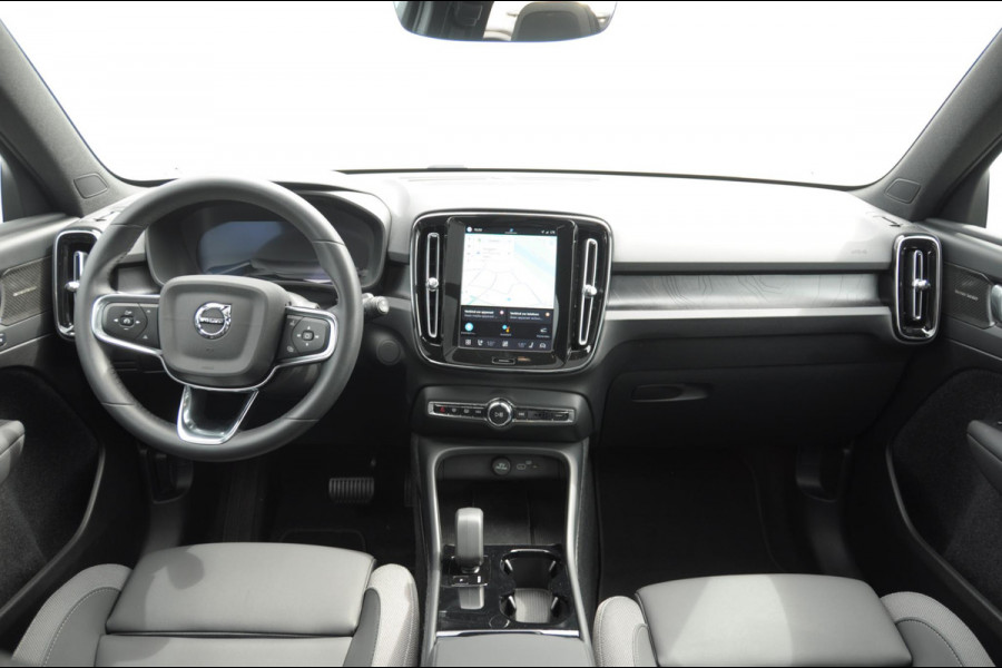 Volvo EX40 Single Ext. Range Ultra 82 kWh / Panorama schuif-kanteldak / 360 Camera / Harman Kardon / Trekhaak / Stuur- en stoelverwarming / Adaptive Cruise / Elektrische best.stoel met geheugen