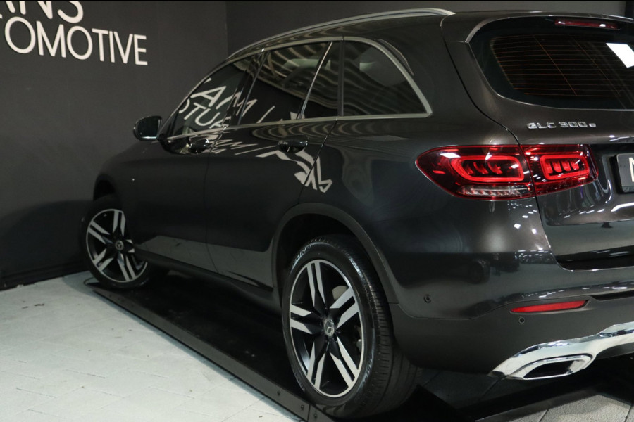 Mercedes-Benz GLC 300e 4MATIC / PANODAK / 360 / BURMESTER / MATRIX / CARPLAY