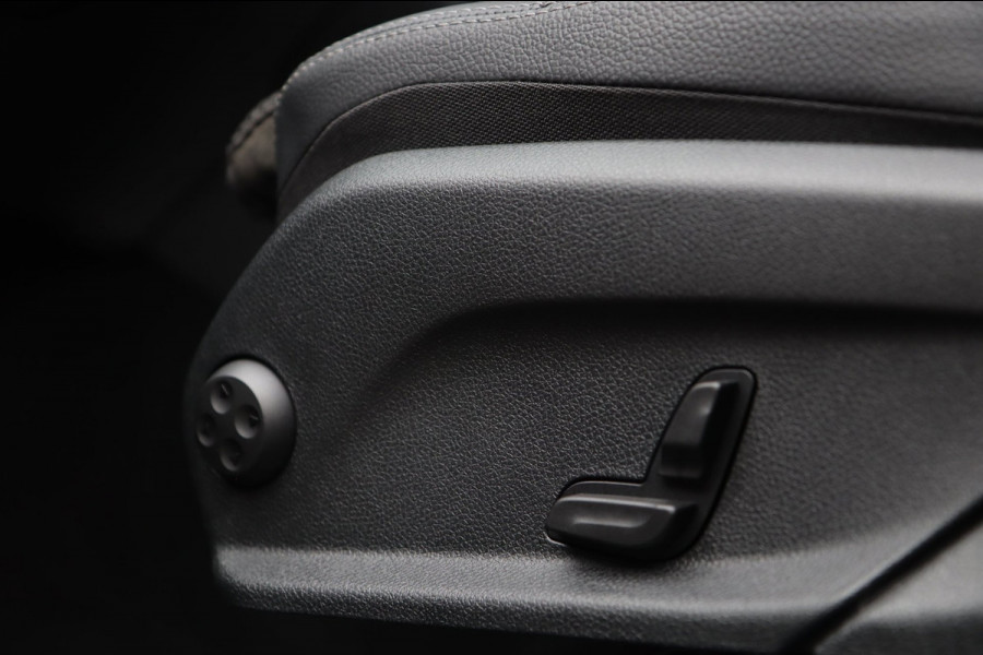 Mercedes-Benz GLC 300e 4MATIC / PANODAK / 360 / BURMESTER / MATRIX / CARPLAY