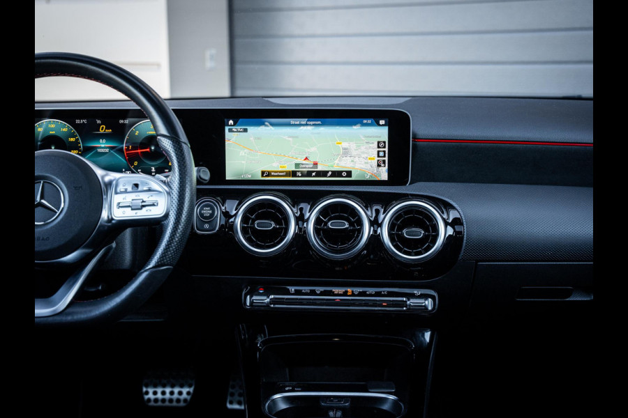 Mercedes-Benz A-Klasse 220 d Premium Plus - AMG l Pano l Night pakket