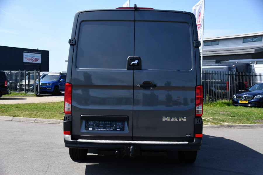 MAN TGE 3.180 2.0 L3H2 PB Edition Camera, Cruise, Carplay, LED, Clima, Stoelverwarming, Trekhaak, Standkachel, Uniek!