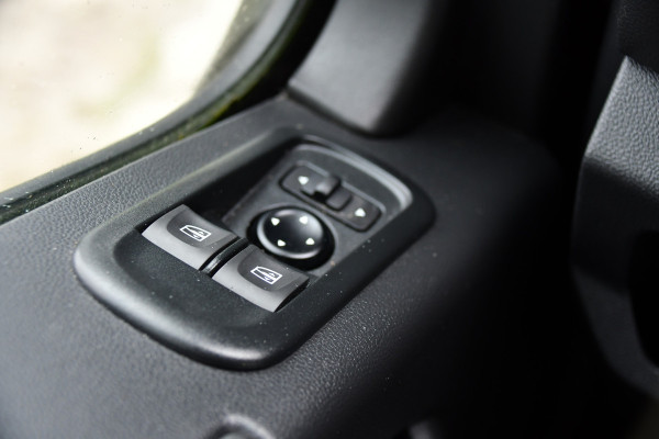 Renault Master T35 2.3 dCi 150 L2H2 PB Edition Camera, Cruise, Carplay, Automaat, Clima, 150pk, Multimedia, NAVI, Uniek!