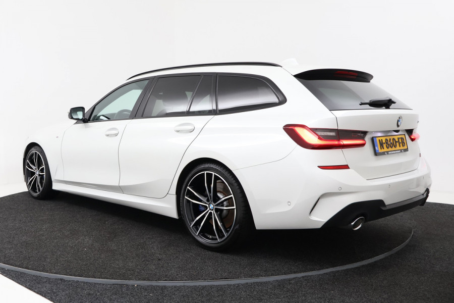 BMW 3 Serie Touring 330i High Executive (CAMERA, STOELVERWARMING, SFEERVERLICHTING, ELEKTR STOELEN, PARKEERSENSOREN)