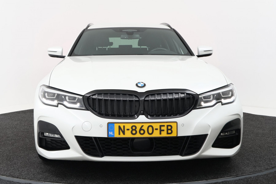 BMW 3 Serie Touring 330i High Executive (CAMERA, STOELVERWARMING, SFEERVERLICHTING, ELEKTR STOELEN, PARKEERSENSOREN)