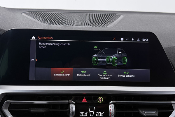 BMW 3 Serie Touring 330i High Executive (CAMERA, STOELVERWARMING, SFEERVERLICHTING, ELEKTR STOELEN, PARKEERSENSOREN)