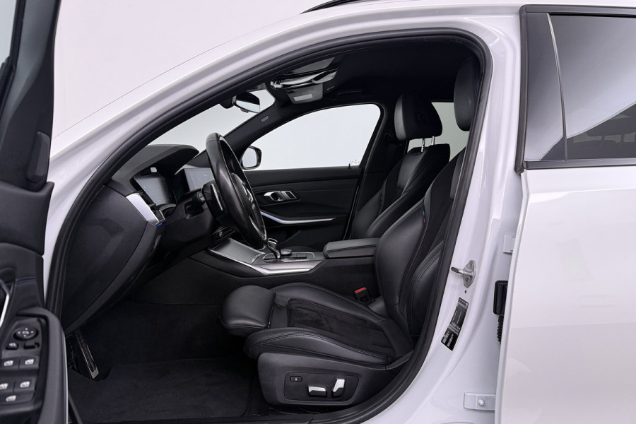 BMW 3 Serie Touring 330i High Executive (CAMERA, STOELVERWARMING, SFEERVERLICHTING, ELEKTR STOELEN, PARKEERSENSOREN)
