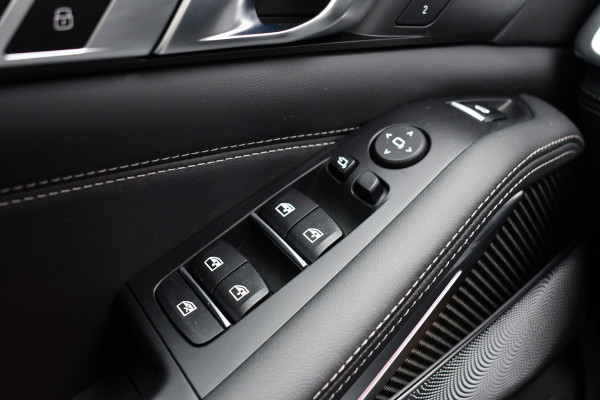 BMW X5 xDrive50e M-Sport Pro Skylounge ACC Trekh B&W Massage Ventilatie Alcantara 22inch