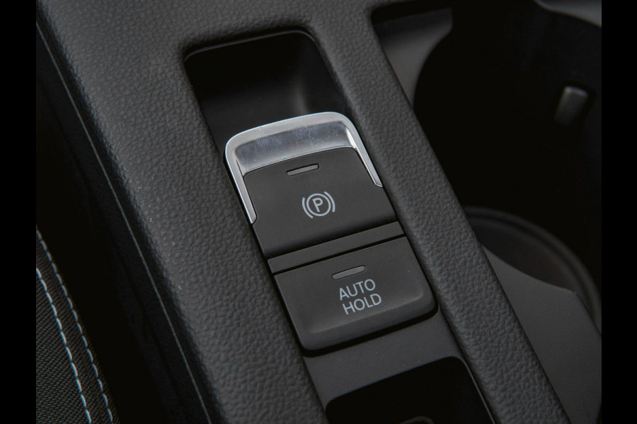 Volkswagen Passat 1.4 TSI PHEV GTE Business Pano|Trekhaak|Headup|Camera|ACC|Stoelverwarming|Ergocomfort|Massage