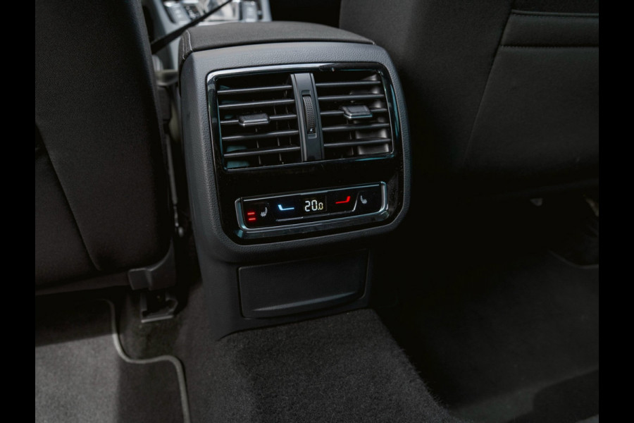 Volkswagen Passat 1.4 TSI PHEV GTE Business Pano|Trekhaak|Headup|Camera|ACC|Stoelverwarming|Ergocomfort|Massage