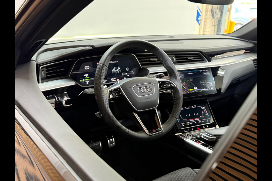 Audi Q8 e-tron 55 quattro S-line Black Edition 115 kWh | 408PK | Pano | Trekhaak | Matrix Led | B&O Sound | Ambient | 21inch |